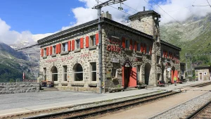 Swiss hotel cut off Alp Grüm