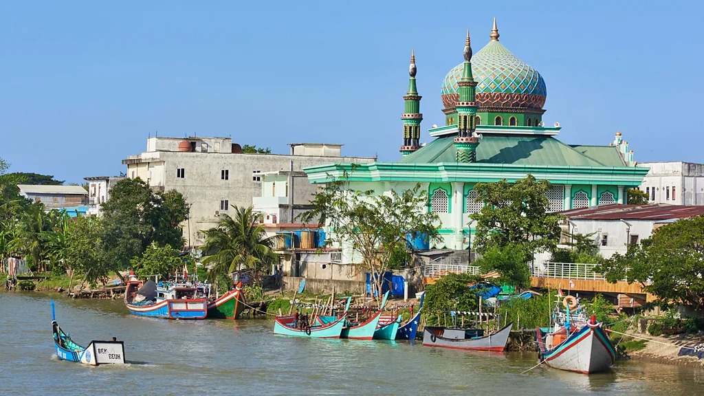 The Baiturrahman Grand Mosque in Banda Aceh, a symbol of resilience after the 2004 tsunami.