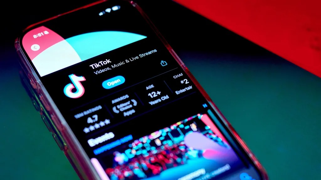 TikTok Returns to Apple & Google App Stores in the US